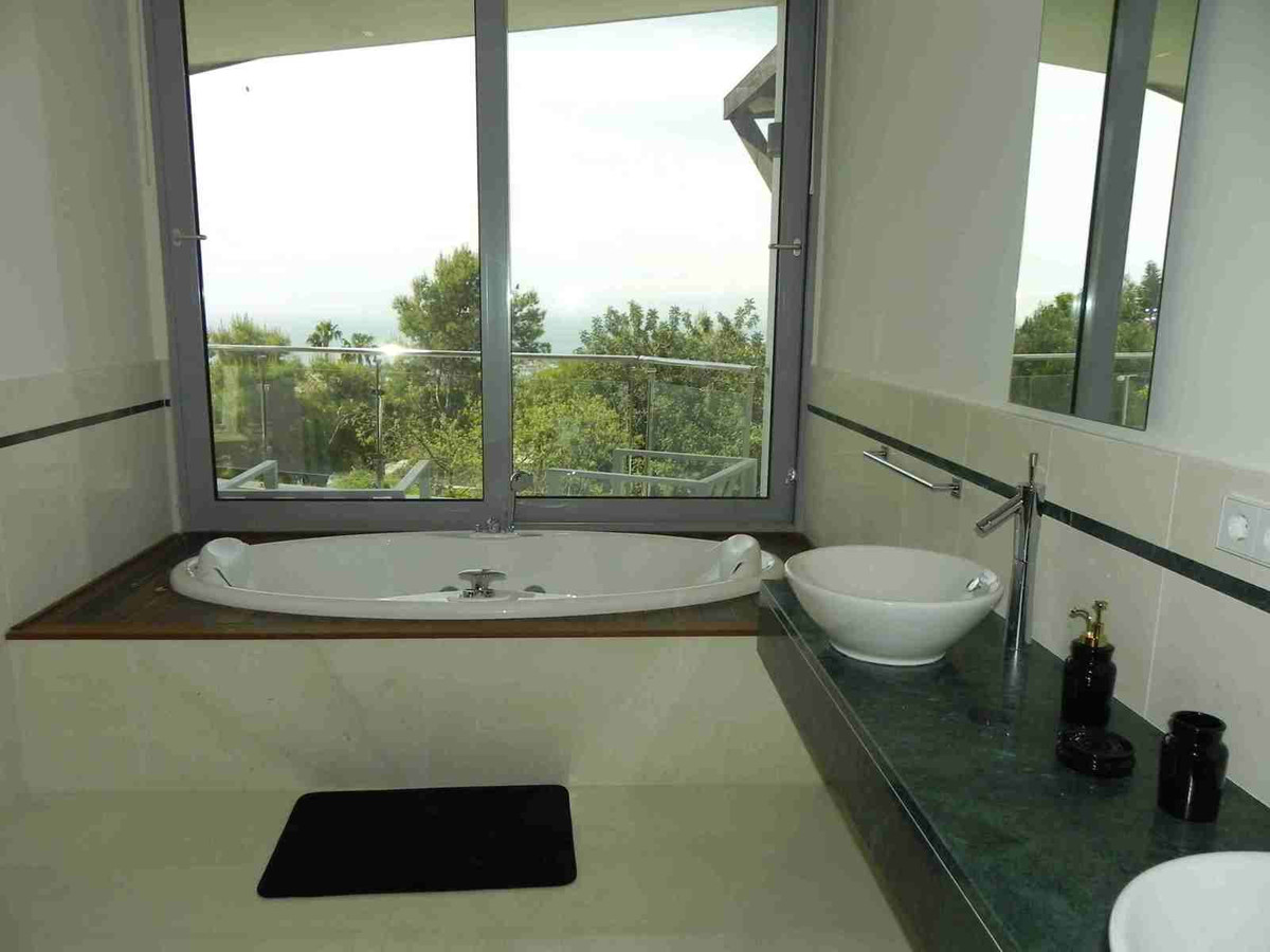 4 Bedroom Villa for Sale in Sierra Blanca — view 19