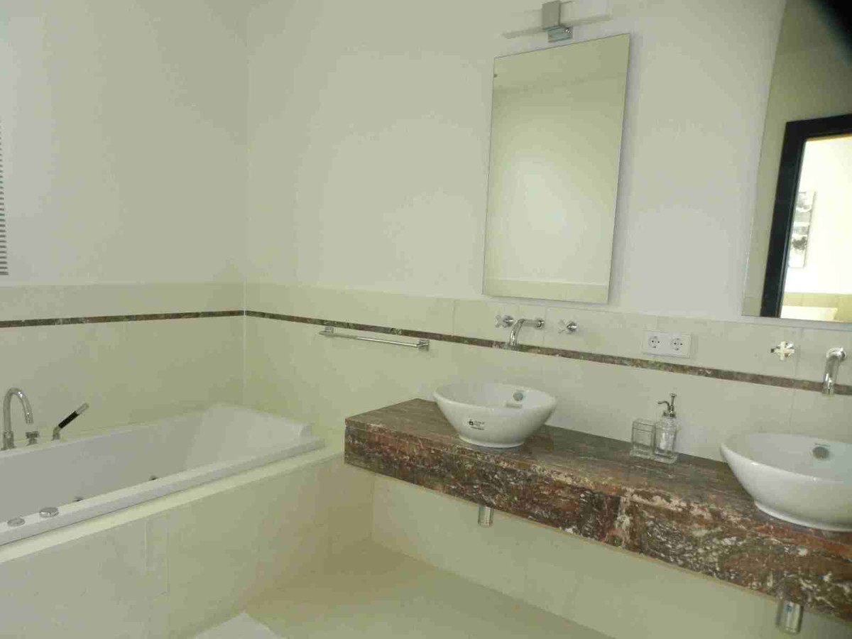 4 Bedroom Villa for Sale in Sierra Blanca — 4