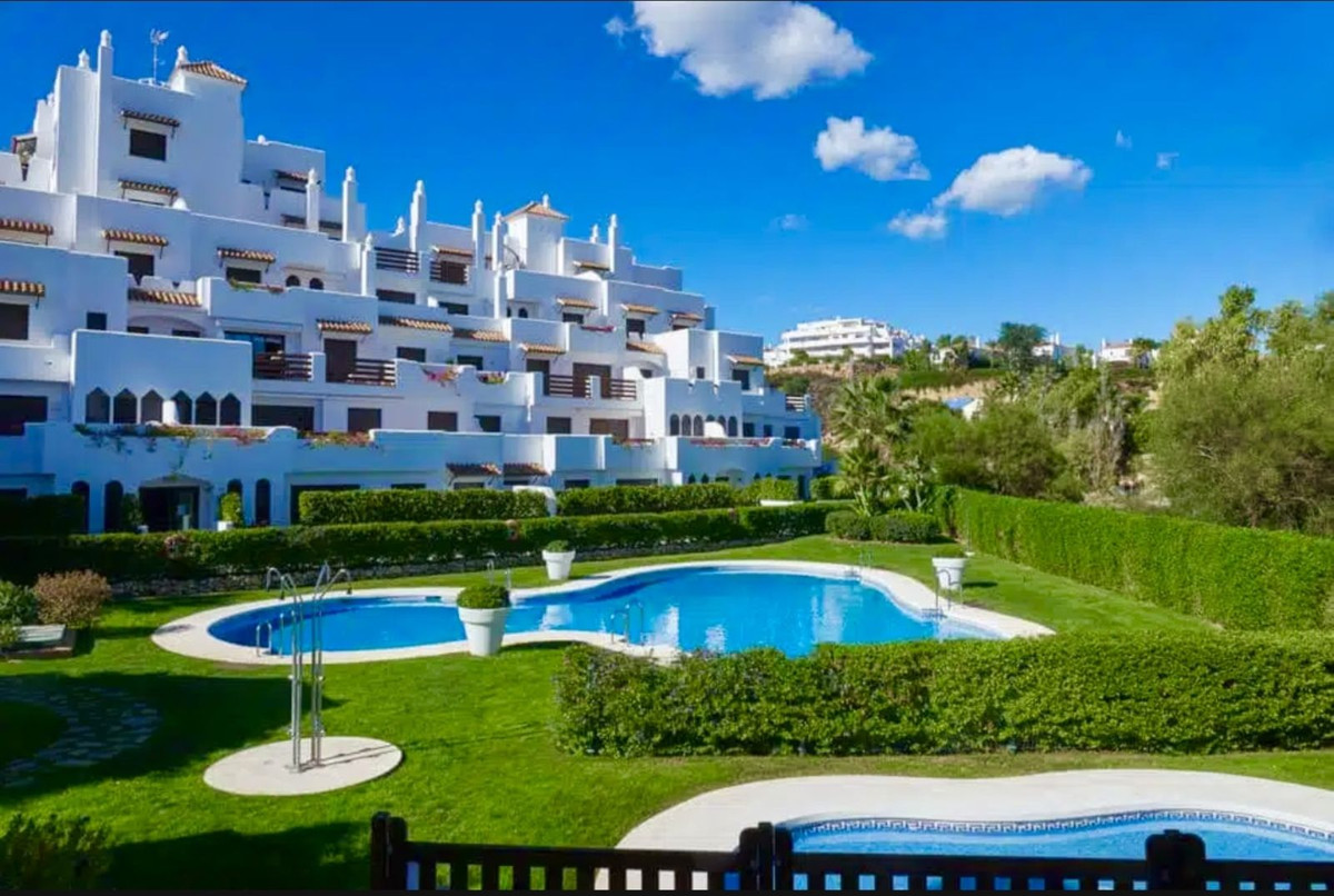 3 Bedroom Apartment for Sale in New Golden Mile