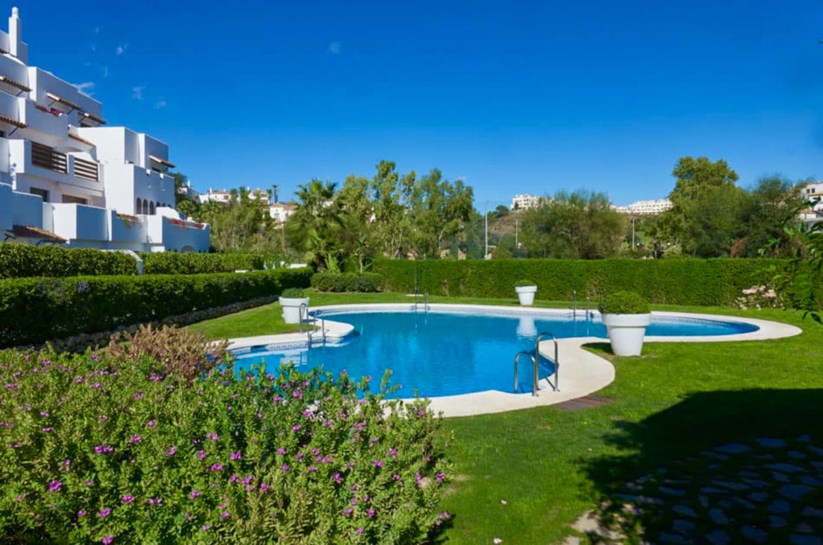 3 Bedroom Apartment for Sale in New Golden Mile — view 13