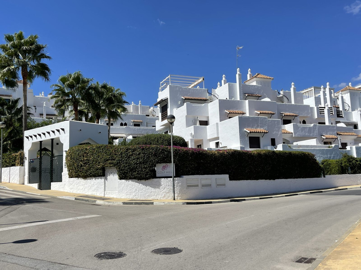 3 Bedroom Apartment for Sale in New Golden Mile — view 10