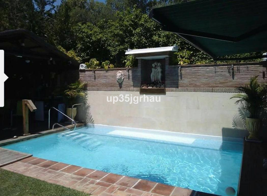 3 Bedroom Apartment for Sale in Estepona