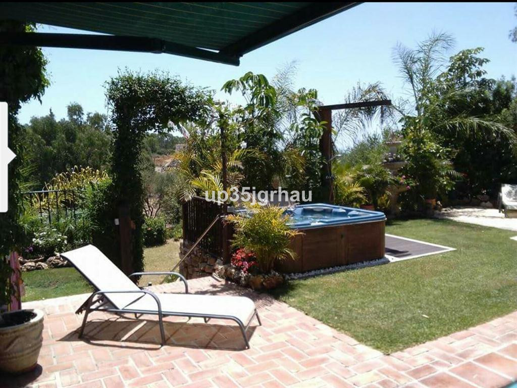 3 Bedroom Apartment for Sale in Estepona — 8
