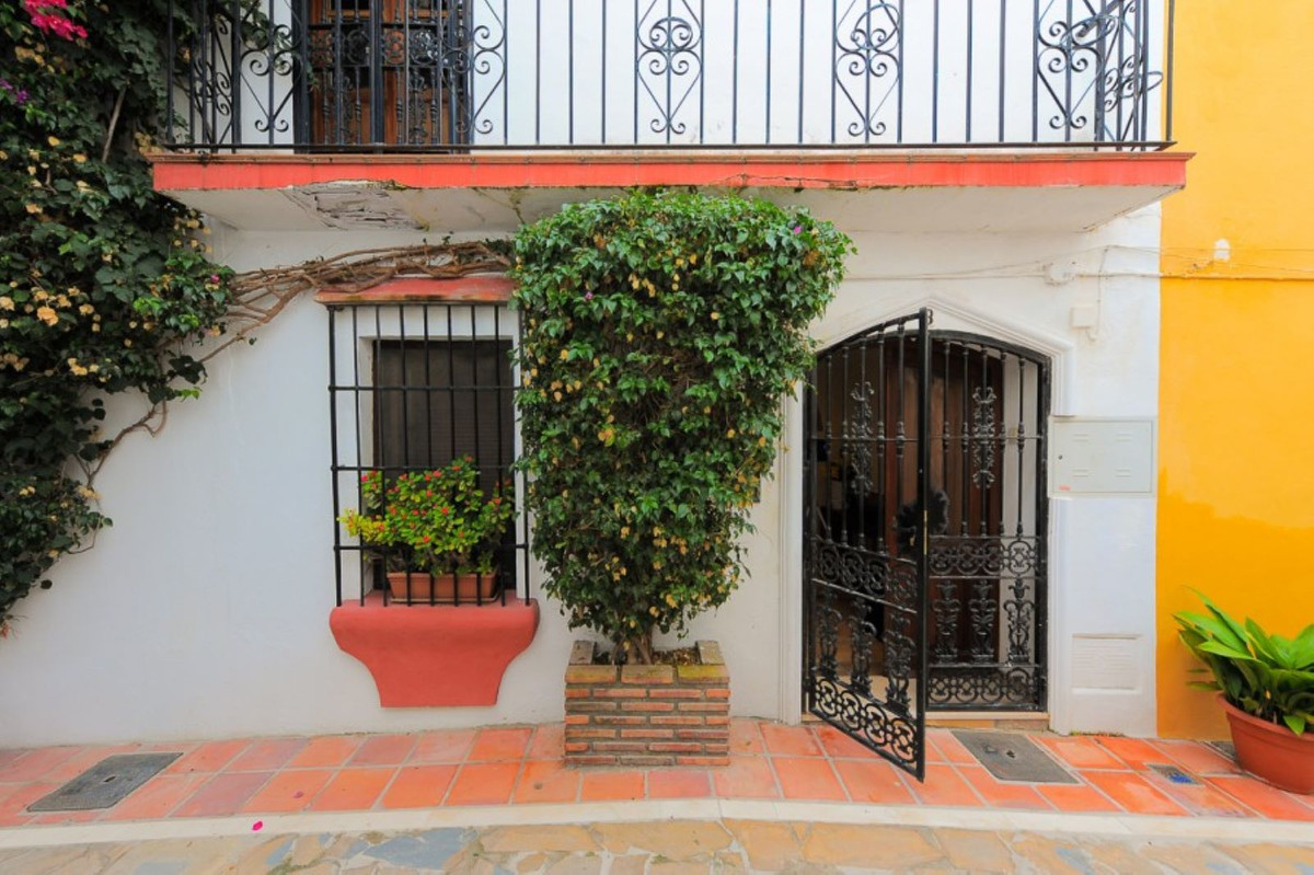 3 Bedroom Villa for Sale in Marbella — 2