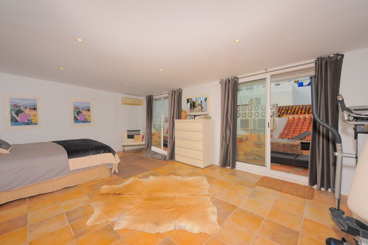 3 Bedroom Villa for Sale in Marbella — 4