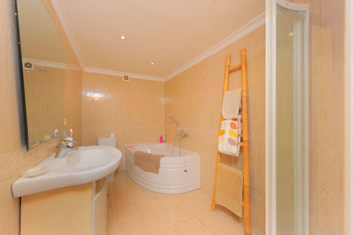 3 Bedroom Villa for Sale in Marbella — 8