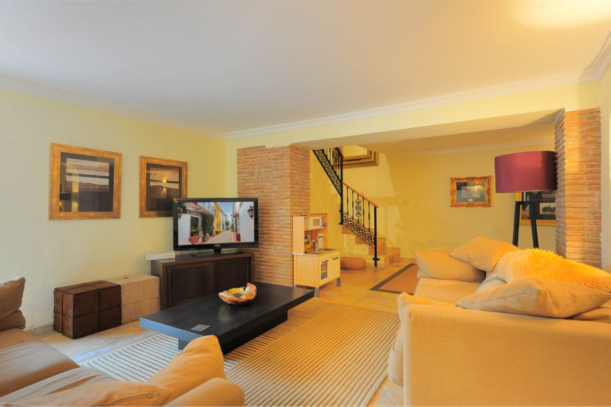 3 Bedroom Villa for Sale in Marbella — view 10
