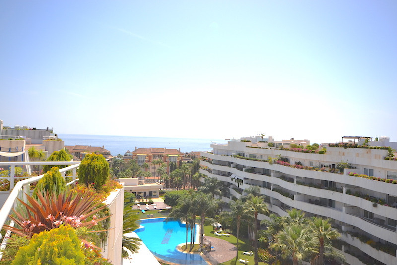 4 Bedroom Apartment for Sale in Puerto Banús