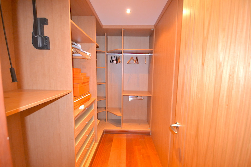4 Bedroom Apartment for Sale in Puerto Banús — view 12