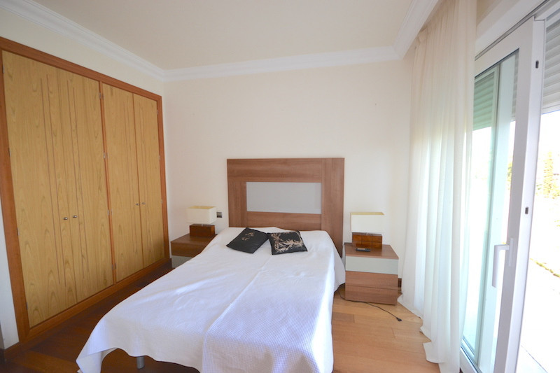 4 Bedroom Apartment for Sale in Puerto Banús — view 16