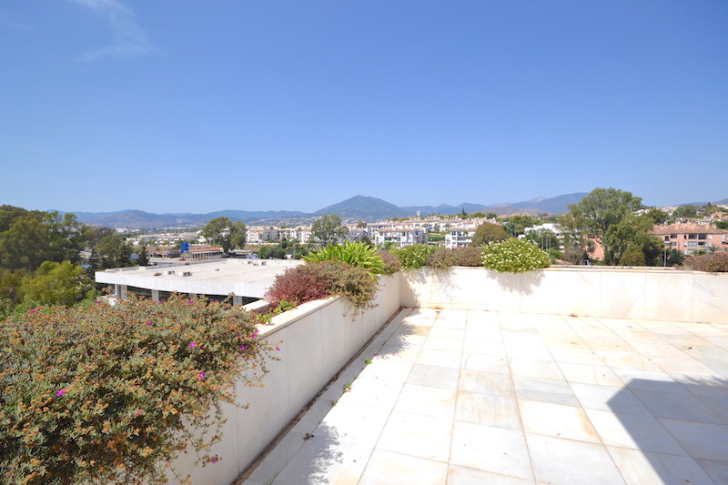 4 Bedroom Apartment for Sale in Puerto Banús — view 17