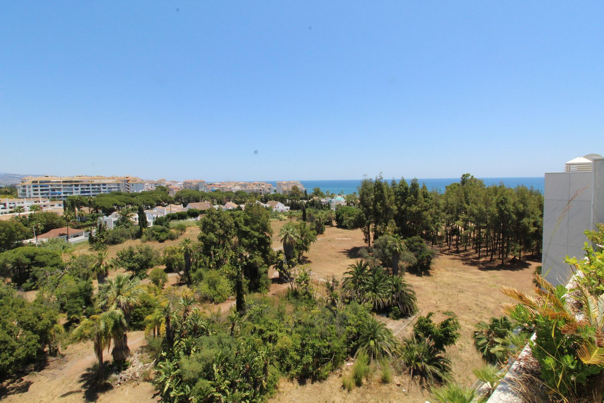 4 Bedroom Apartment for Sale in Puerto Banús — view 18