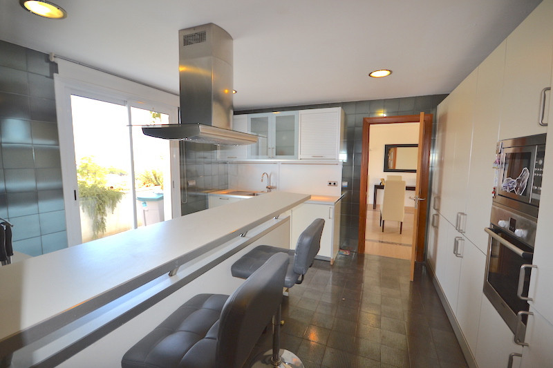 4 Bedroom Apartment for Sale in Puerto Banús — 3
