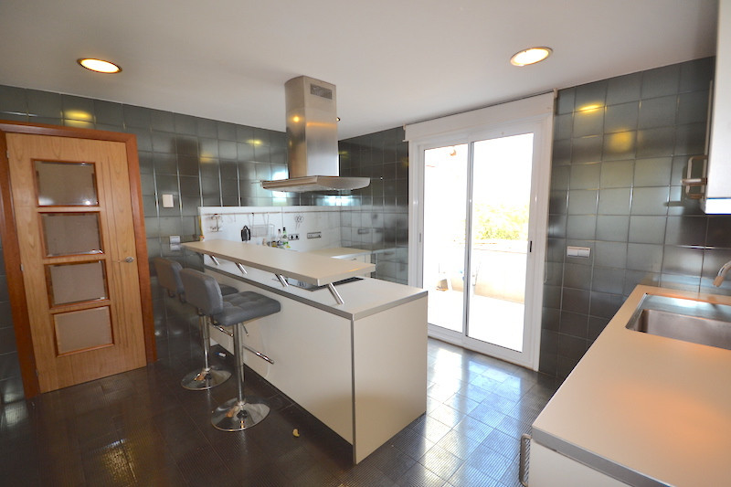 4 Bedroom Apartment for Sale in Puerto Banús — 8