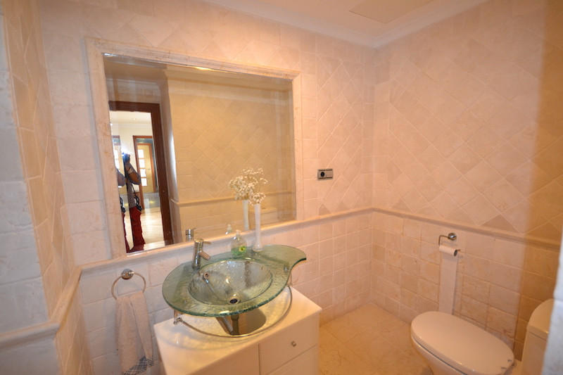 4 Bedroom Apartment for Sale in Puerto Banús — 9
