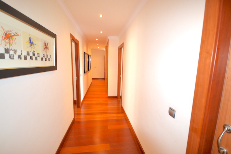 4 Bedroom Apartment for Sale in Puerto Banús — view 10
