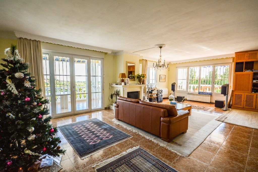 8 Bedroom Villa for Sale in Estepona — view 12
