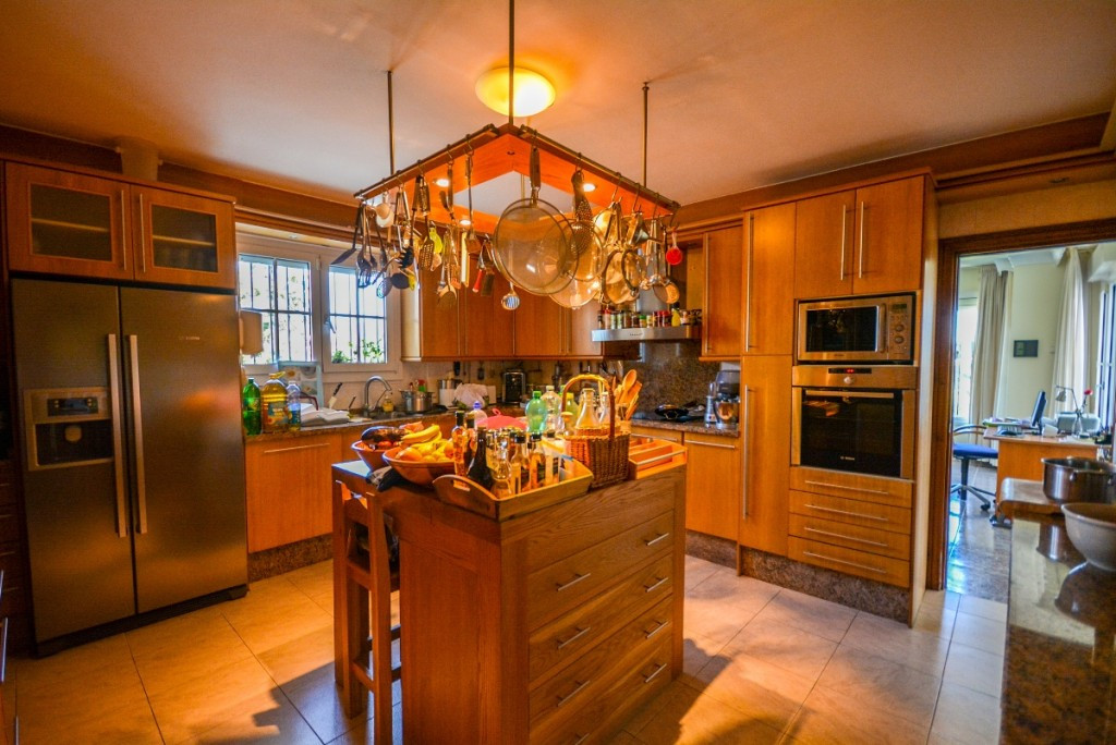 8 Bedroom Villa for Sale in Estepona — view 14