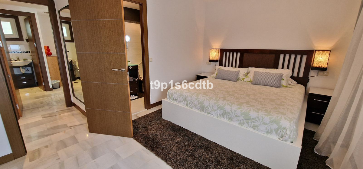 3 Bedroom Apartment for Sale in Puerto Banús — view 16