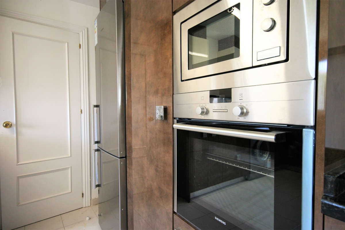 3 Bedroom Apartment for Sale in Guadalmina Alta — view 18