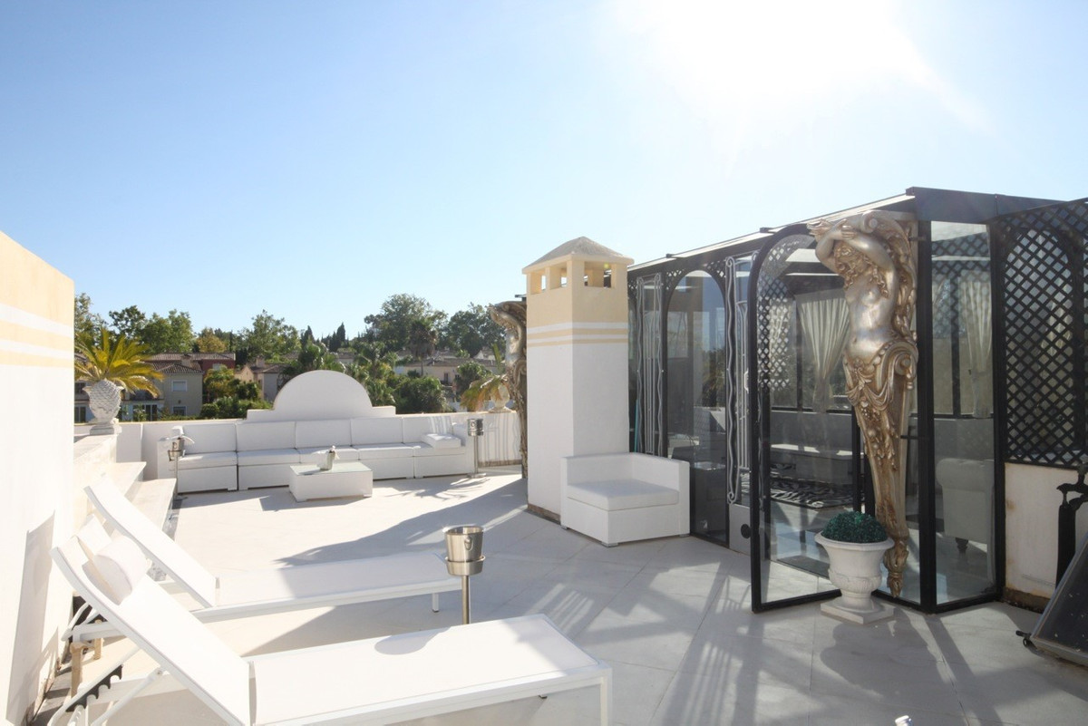3 Bedroom Apartment for Sale in Guadalmina Alta — 3
