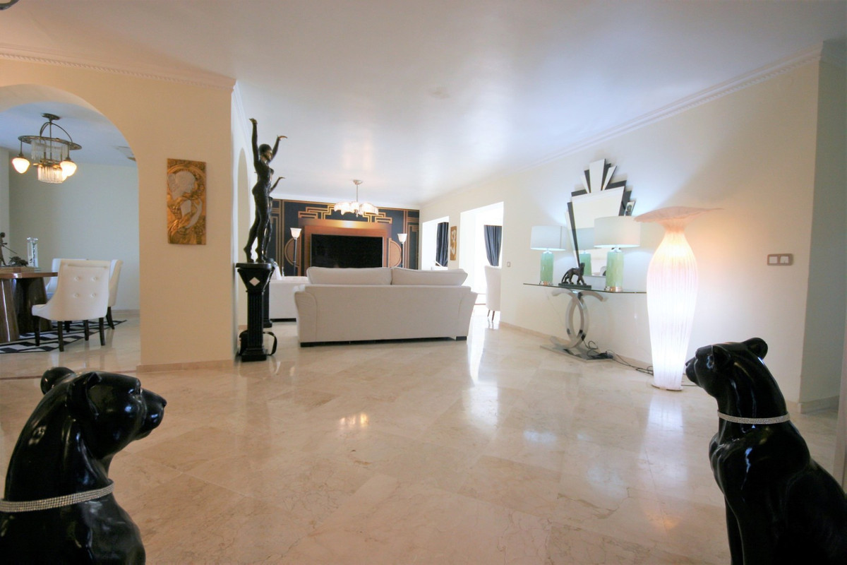3 Bedroom Apartment for Sale in Guadalmina Alta — 5