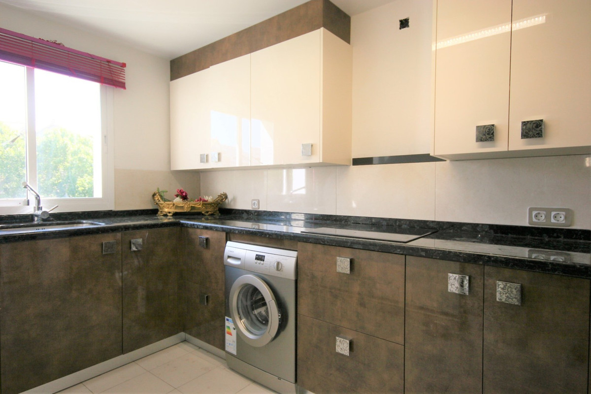 3 Bedroom Apartment for Sale in Guadalmina Alta — 6