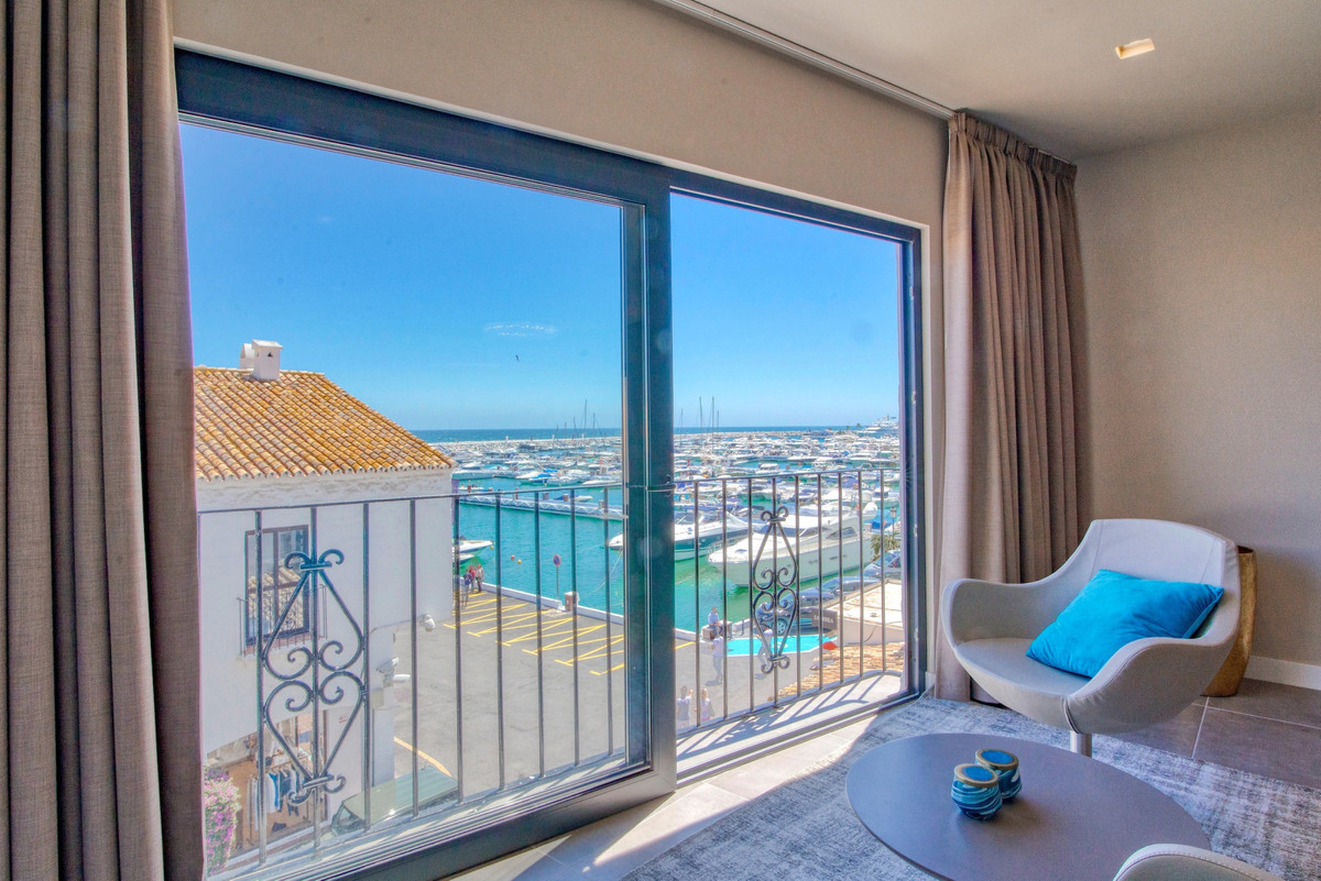 2 Bedroom Apartment for Sale in Puerto Banús — 2