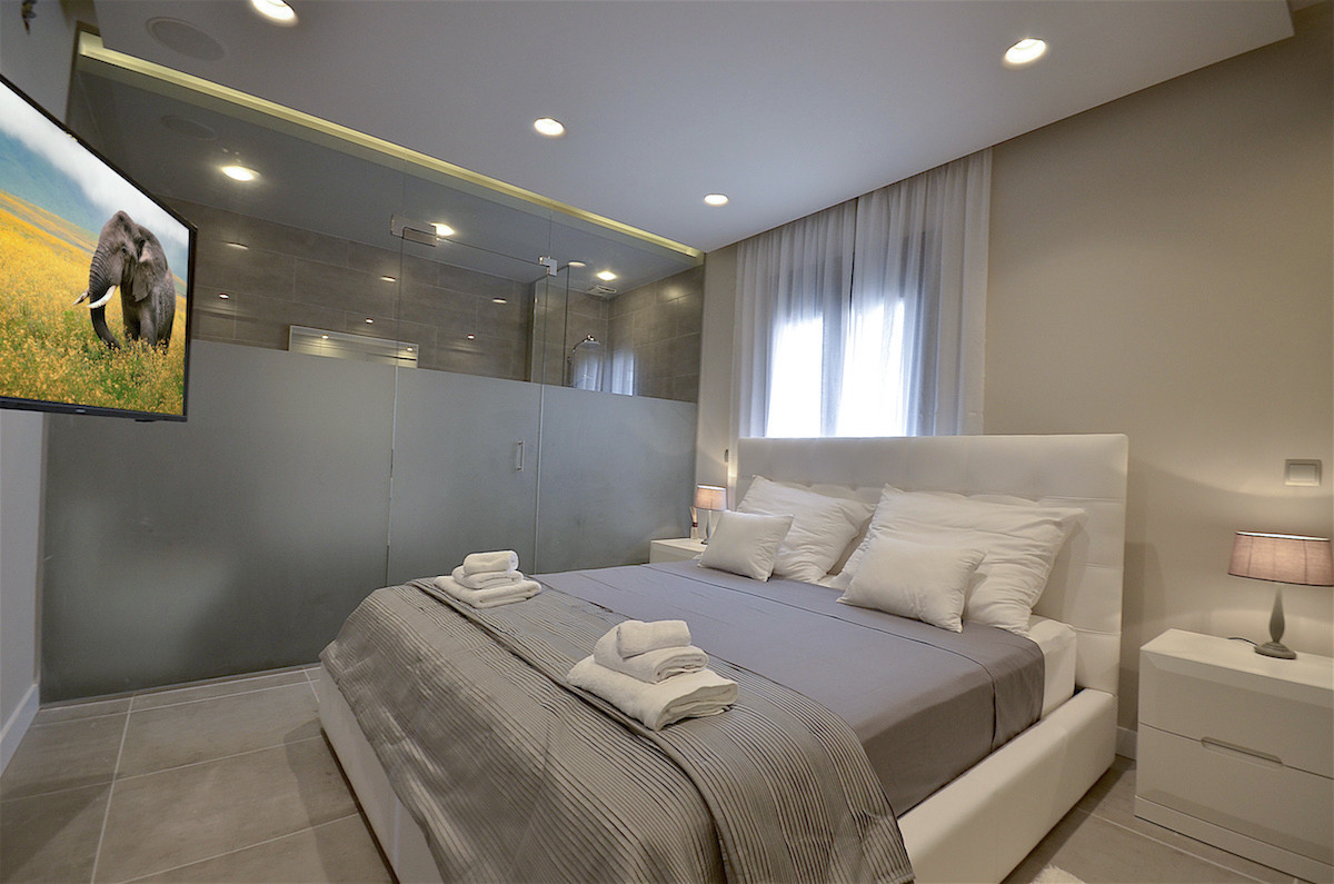 2 Bedroom Apartment for Sale in Puerto Banús — 3