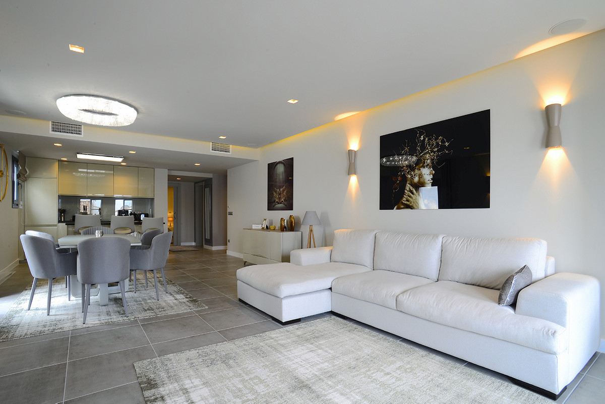 2 Bedroom Apartment for Sale in Puerto Banús — 8