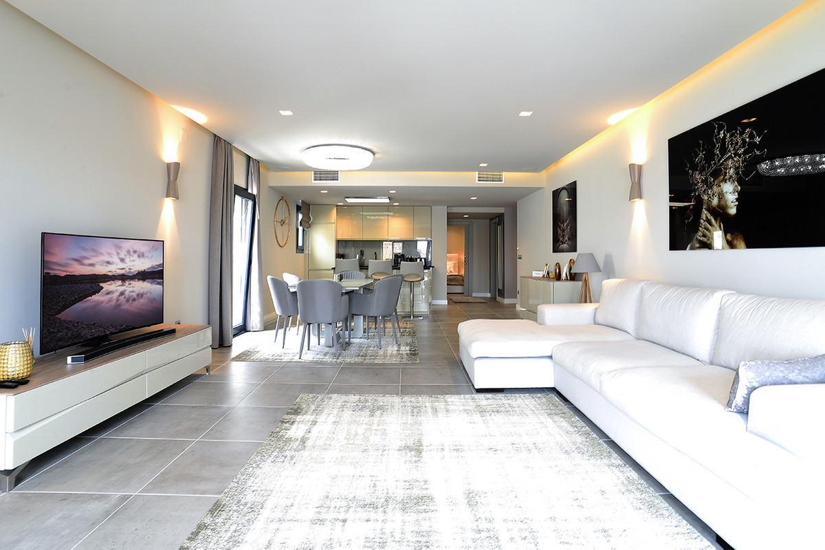 2 Bedroom Apartment for Sale in Puerto Banús — 9