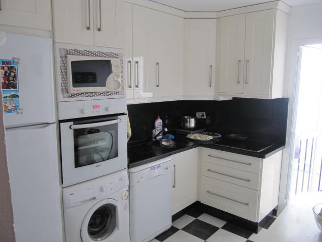 3 Bedroom Apartment for Sale in Estepona — 2