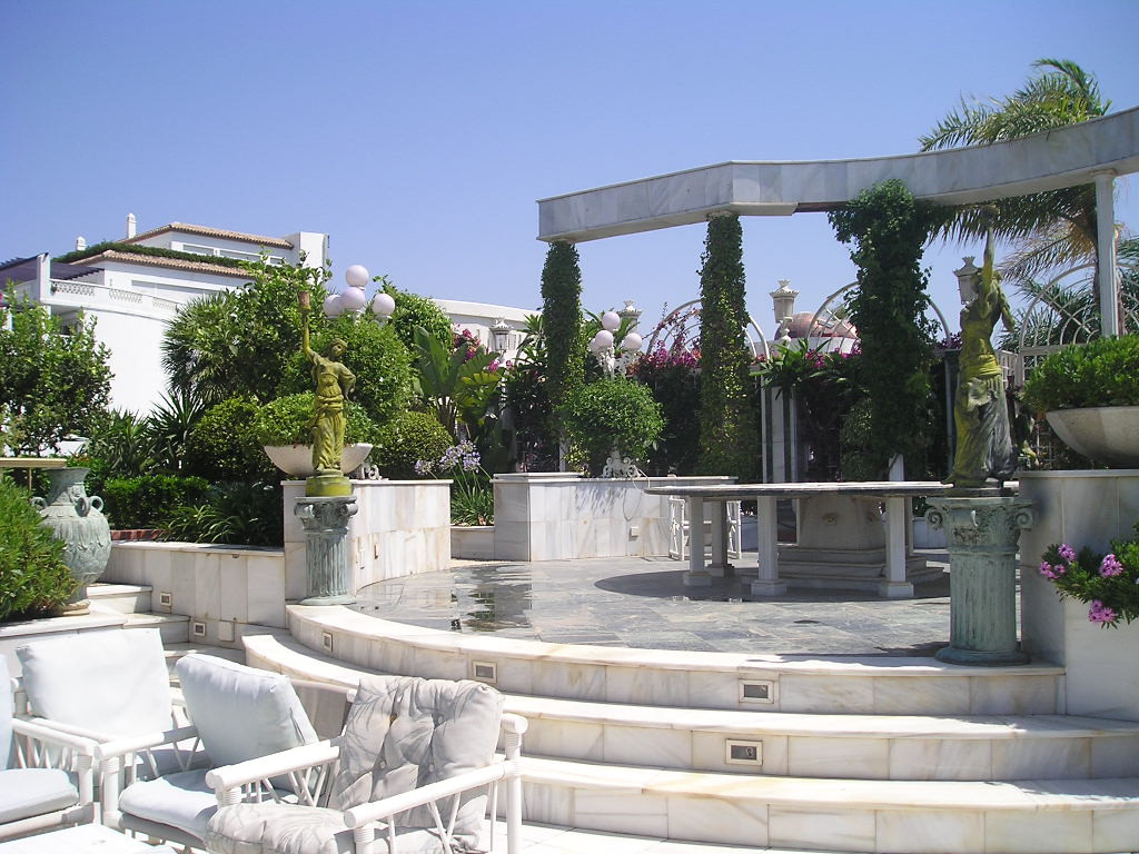 8 Bedroom Apartment for Sale in Puerto Banús — view 11