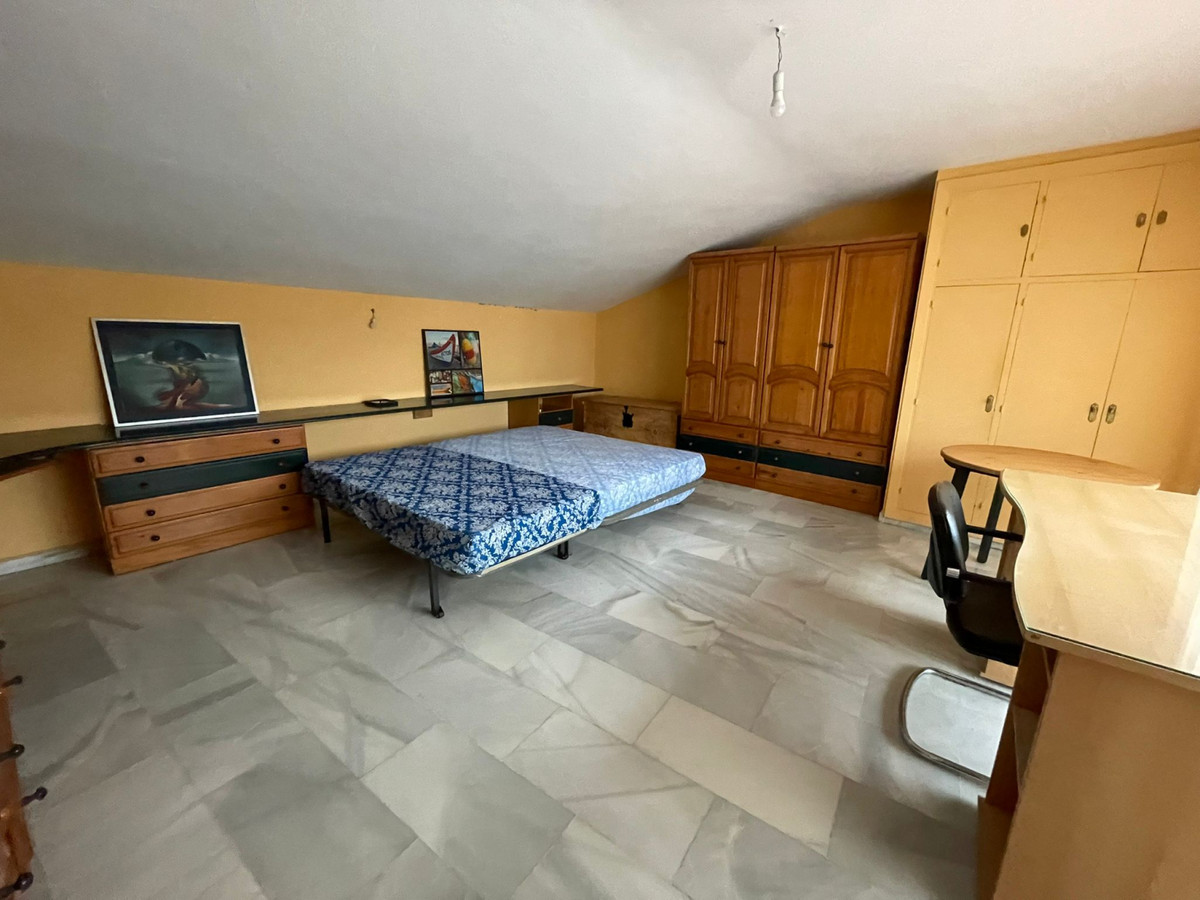 5 Bedroom Villa for Sale in Estepona — view 11
