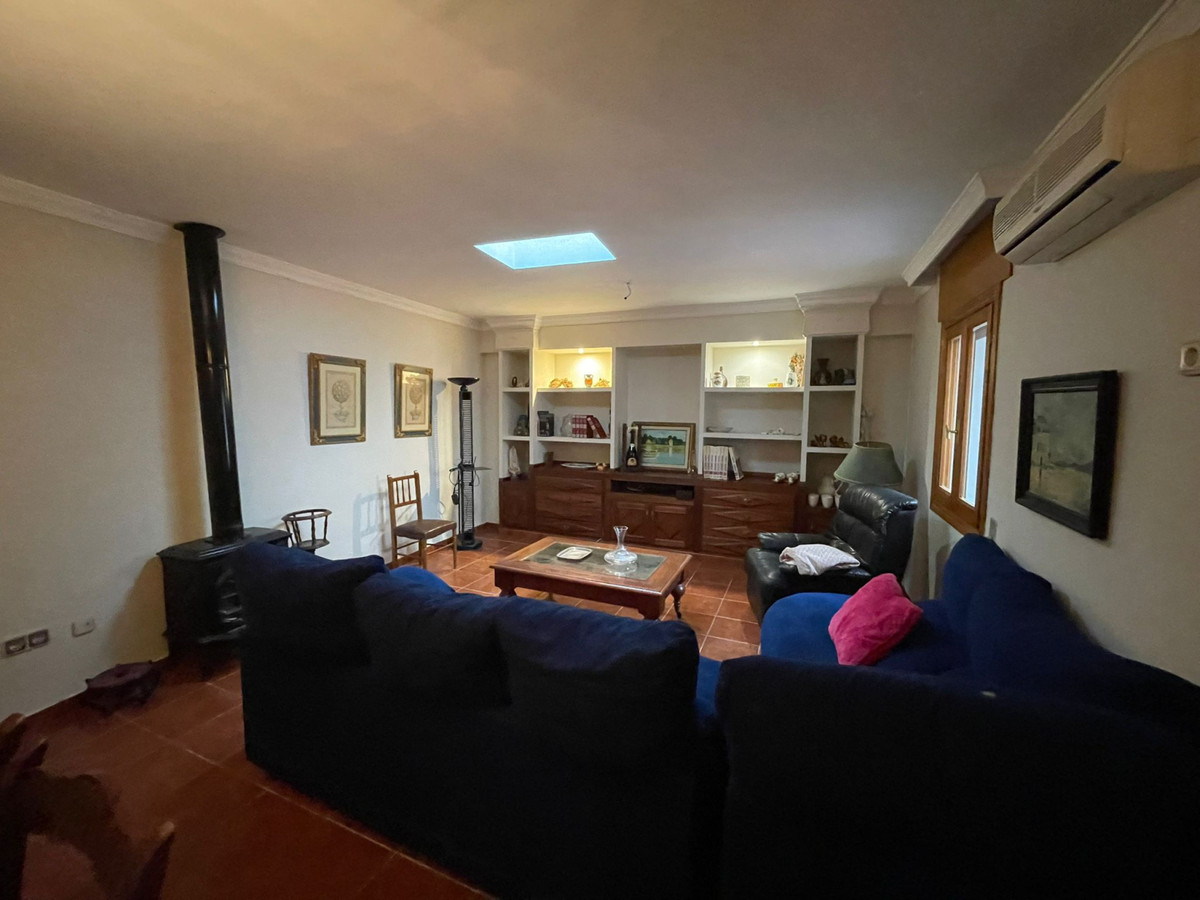 5 Bedroom Villa for Sale in Estepona — view 12