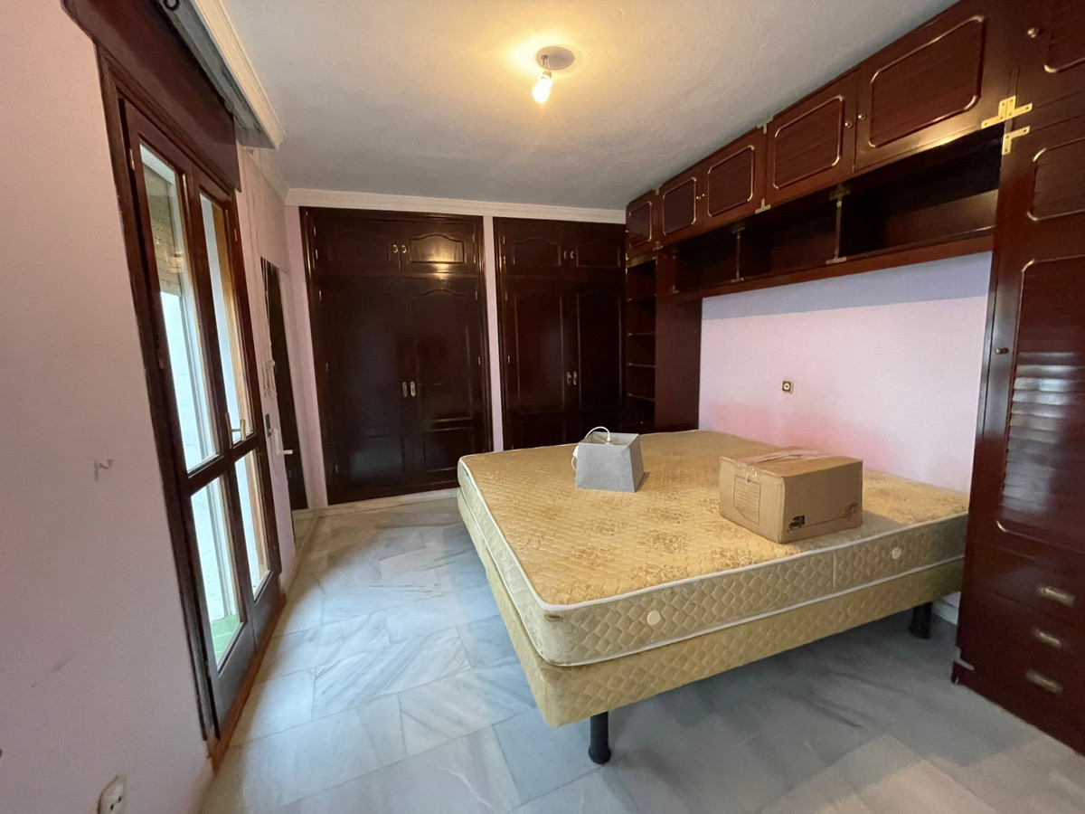 5 Bedroom Villa for Sale in Estepona — view 14