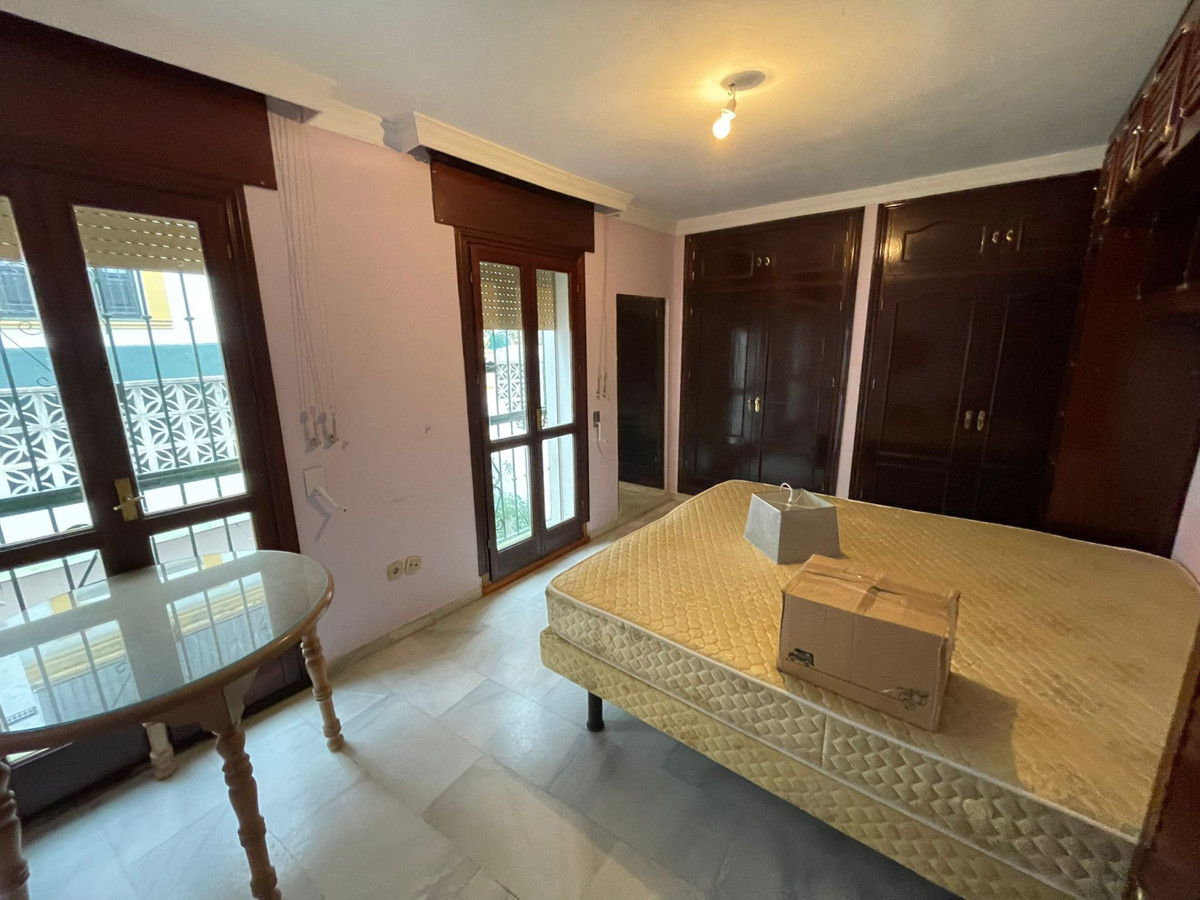 5 Bedroom Villa for Sale in Estepona — view 16