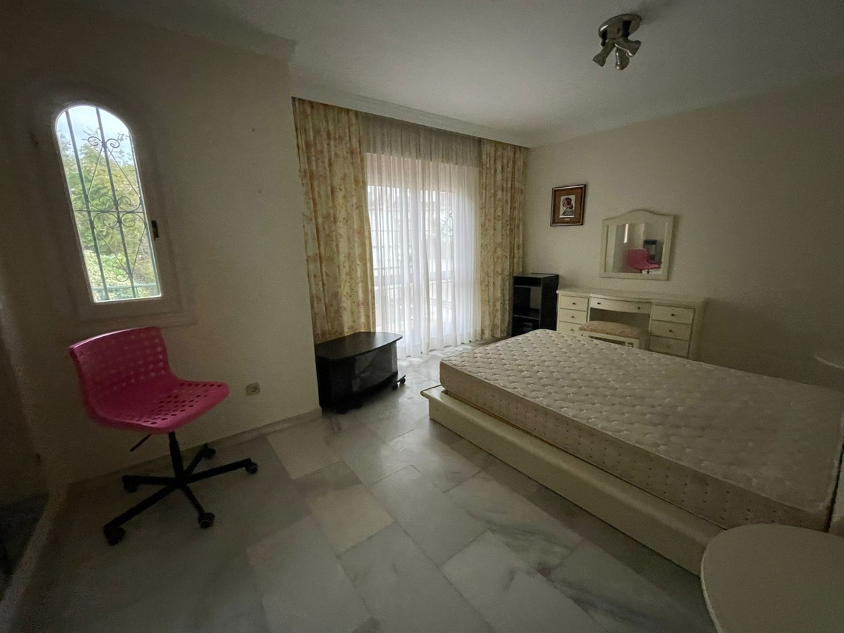 5 Bedroom Villa for Sale in Estepona — view 18
