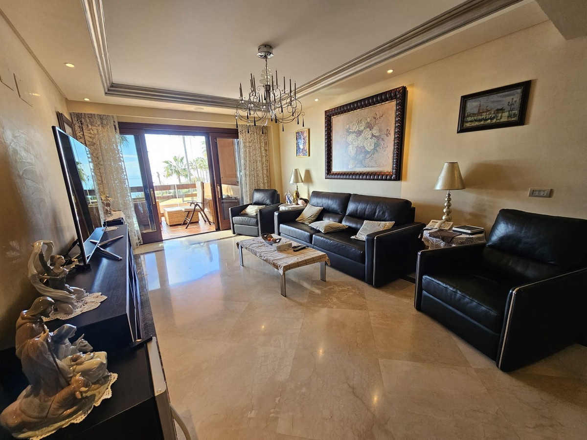 3 Bedroom Apartment for Sale in Estepona — 4