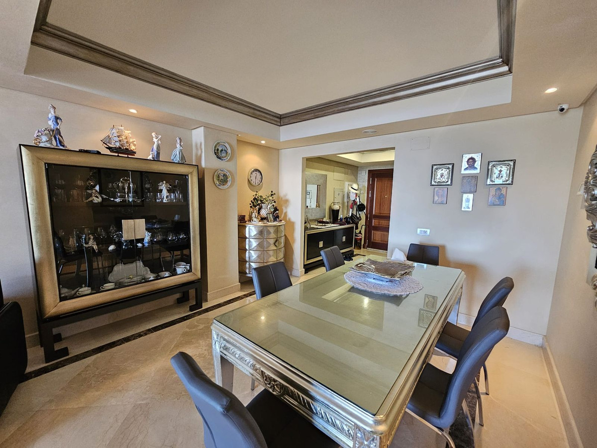 3 Bedroom Apartment for Sale in Estepona — 6