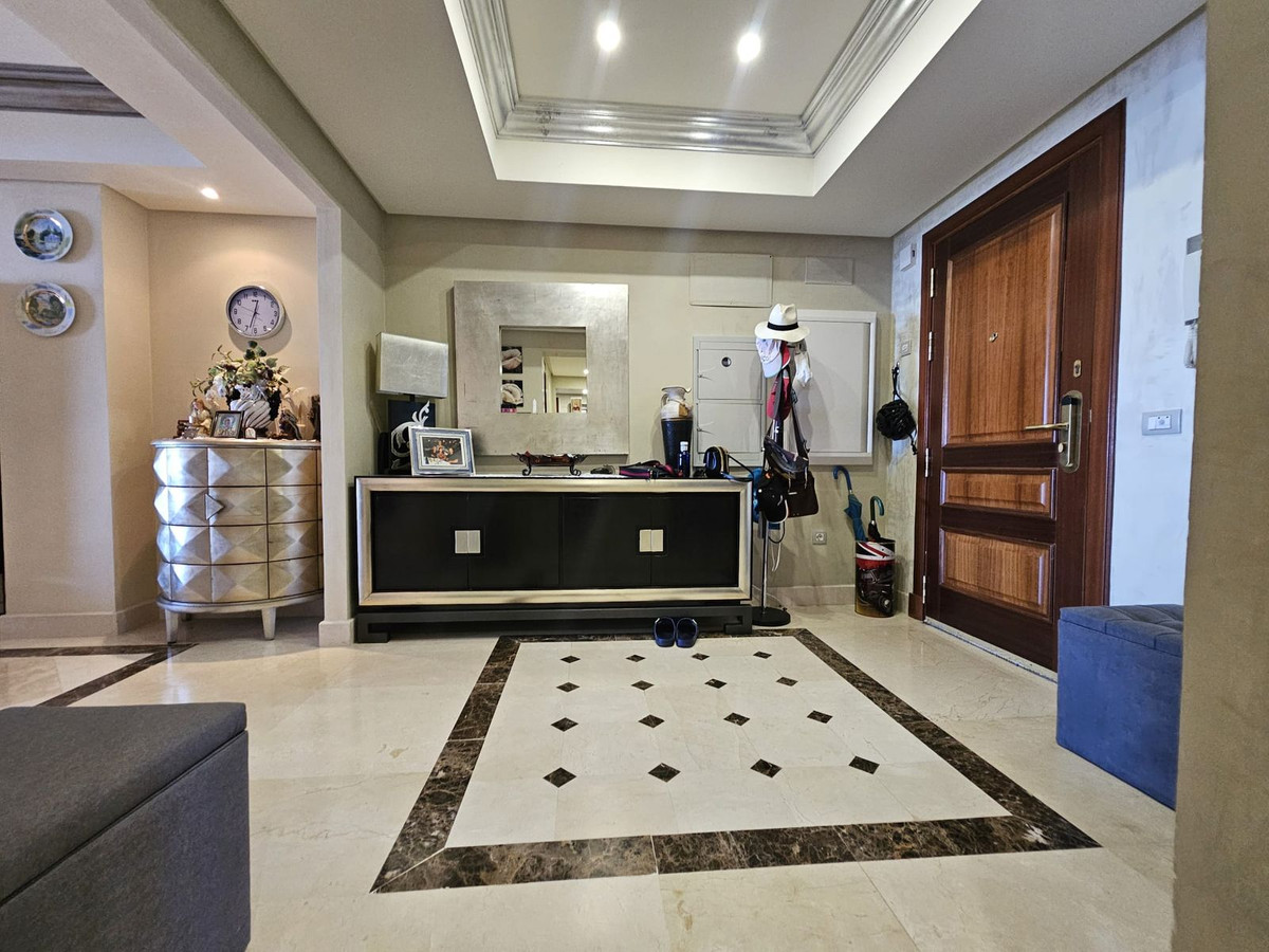 3 Bedroom Apartment for Sale in Estepona — 7
