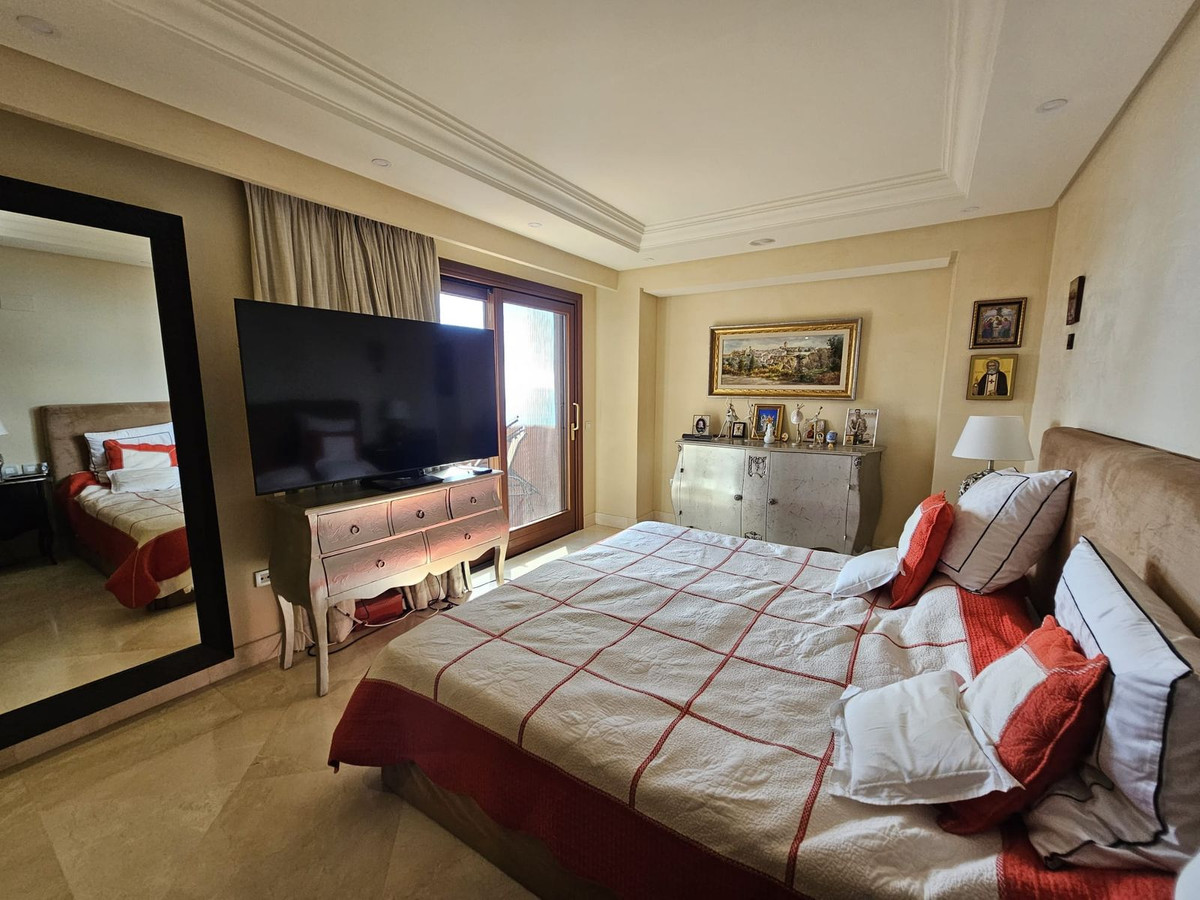3 Bedroom Apartment for Sale in Estepona — 9