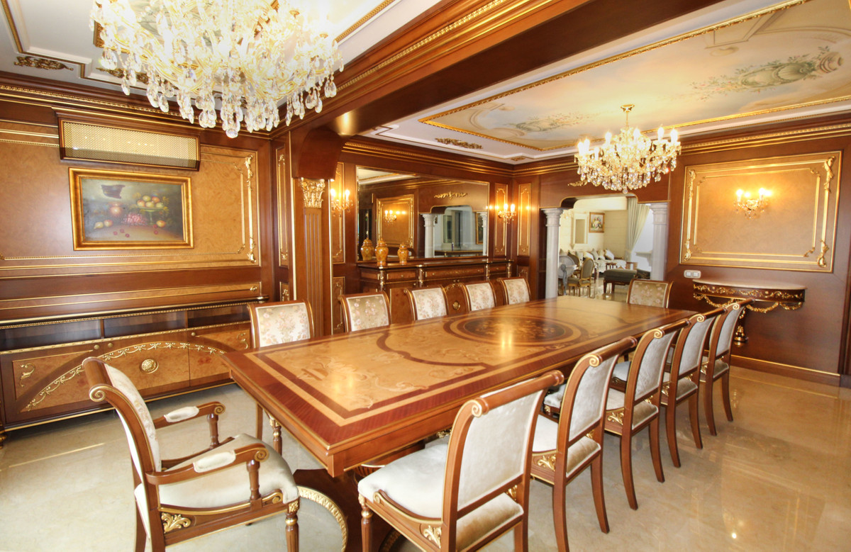 8 Bedroom Villa for Sale in Guadalmina Baja — 4