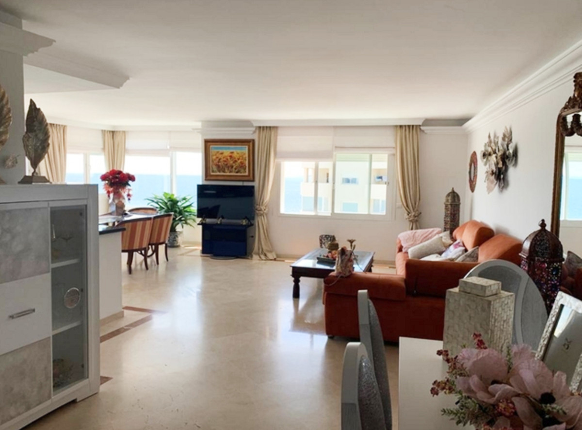 2 Bedroom Apartment for Sale in Estepona — view 10