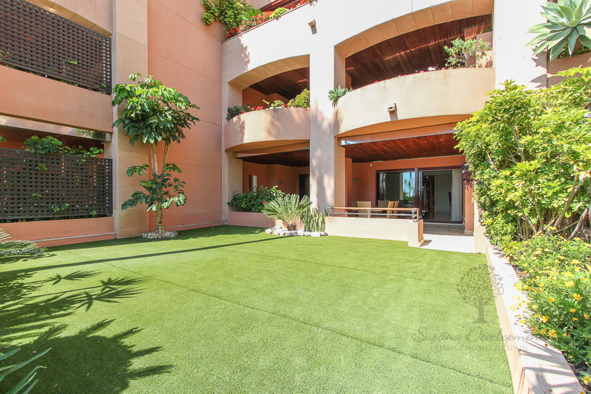 2 Bedroom Apartment for Sale in Puerto Banús — 2