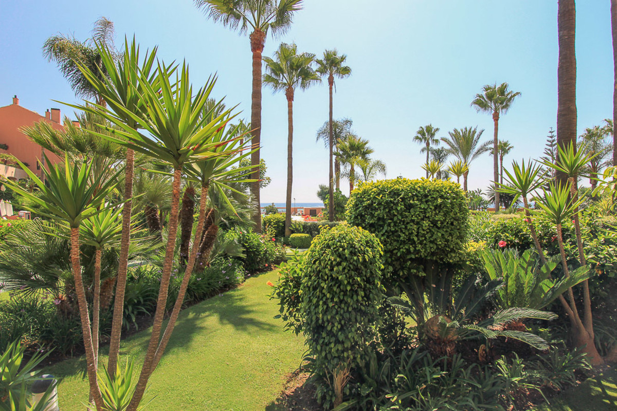2 Bedroom Apartment for Sale in Puerto Banús — view 12