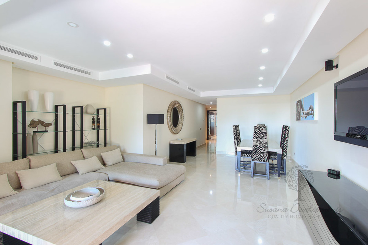 2 Bedroom Apartment for Sale in Puerto Banús — 3
