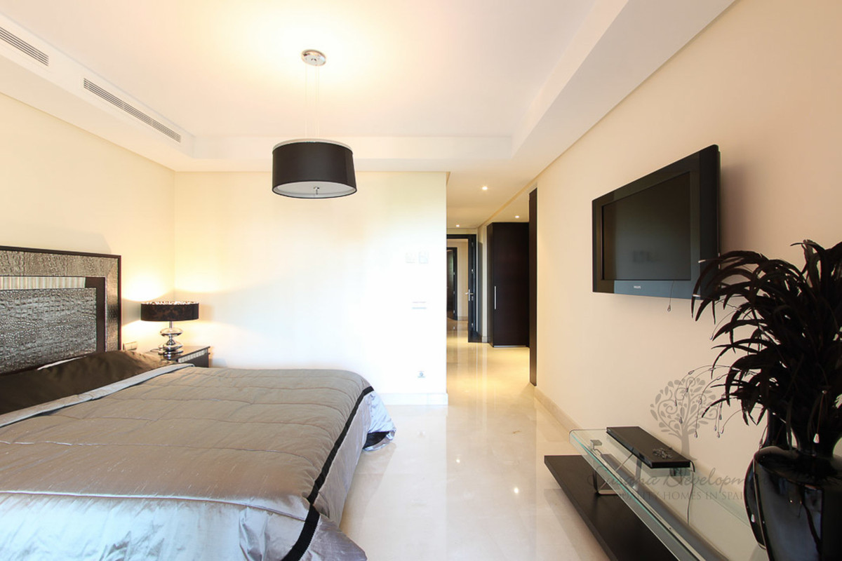 2 Bedroom Apartment for Sale in Puerto Banús — 5
