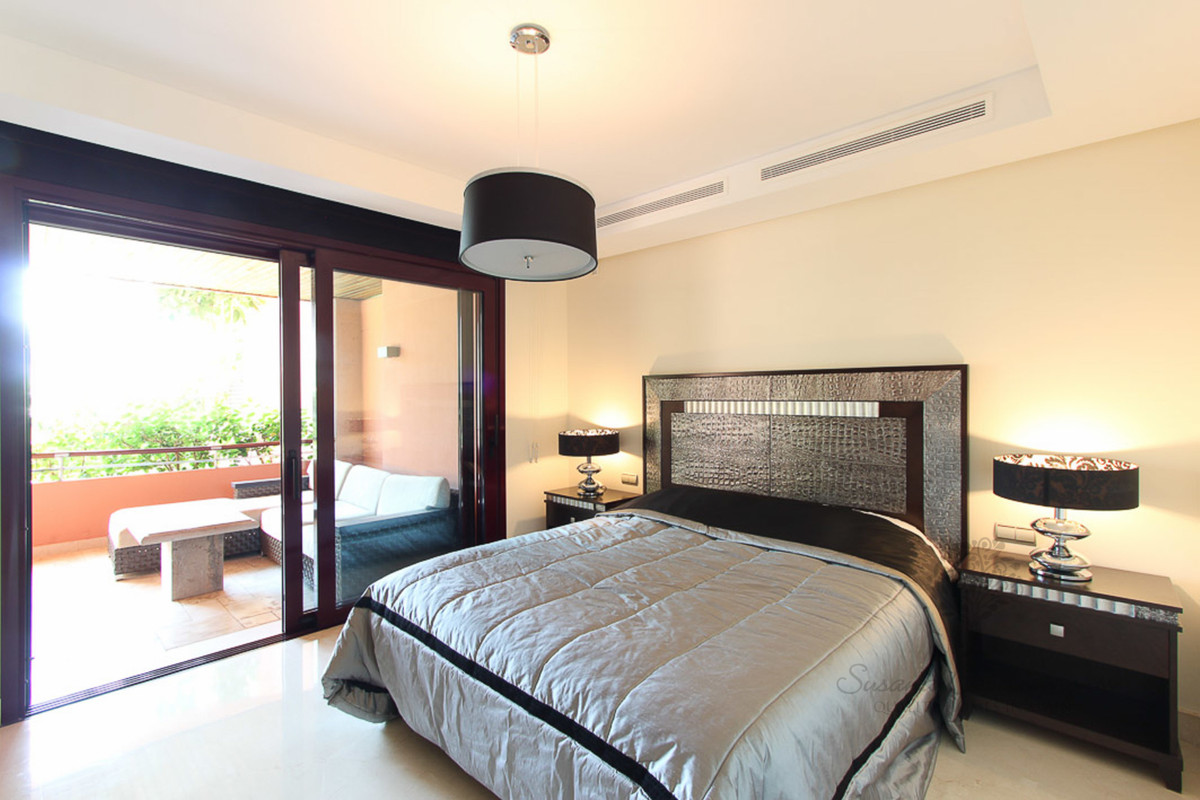 2 Bedroom Apartment for Sale in Puerto Banús — 8