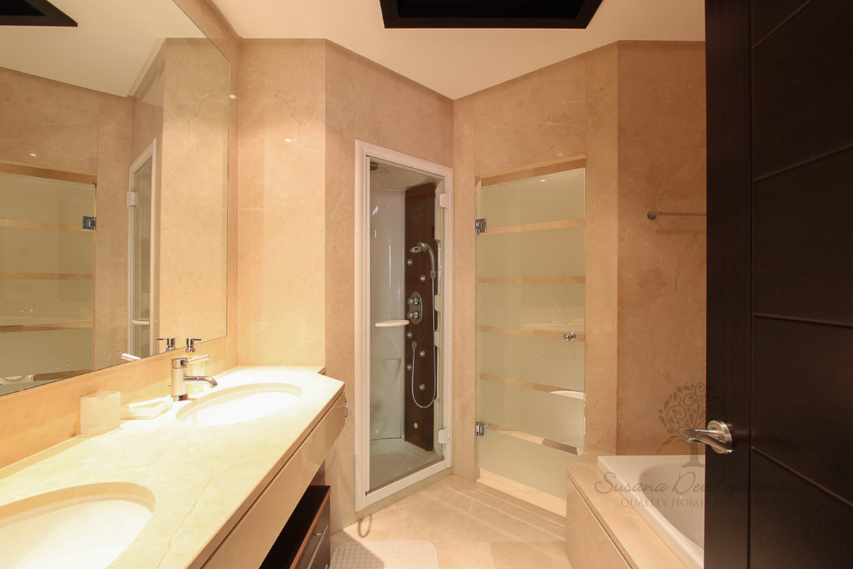 2 Bedroom Apartment for Sale in Puerto Banús — 9